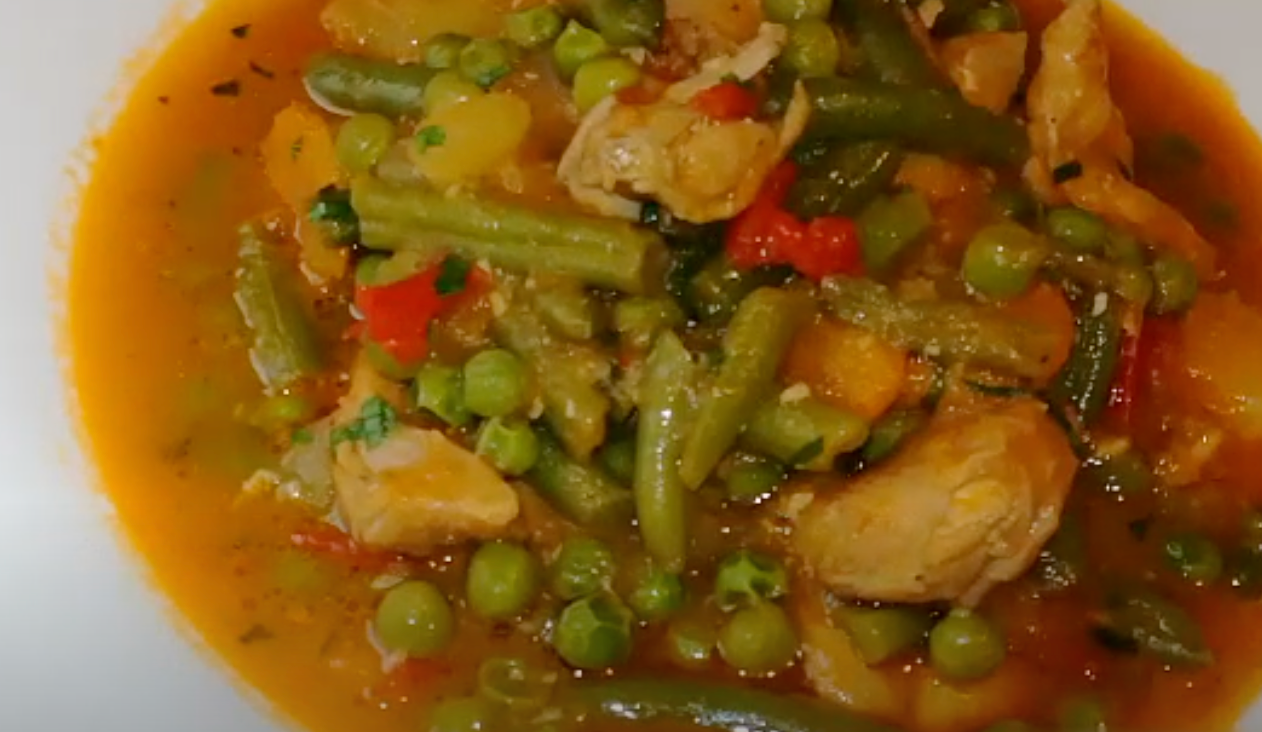 GUISO SALUDABLE DE POLLO CON VERDURAS Y PATATAS